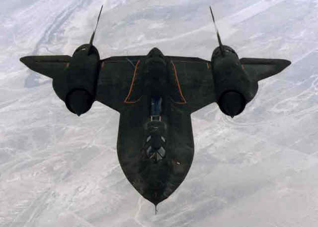 SR-71A coming in for refueling 